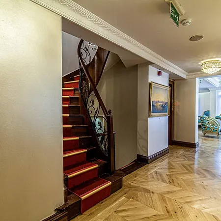 In Historic Mansion In Beylerbeyi * 이스탄불