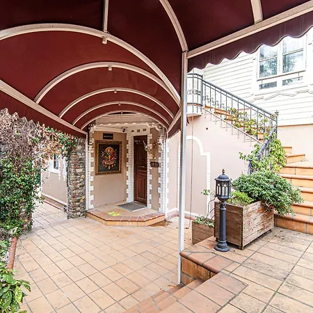 In Historic Mansion In Beylerbeyi *