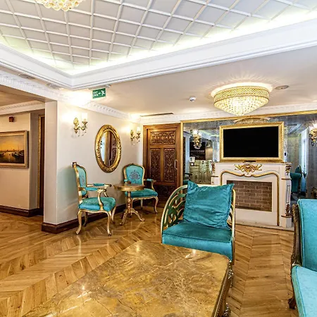 In Historic Mansion In Beylerbeyi 아파트 이스탄불