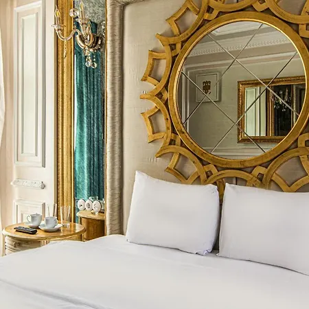 In Historic Mansion In Beylerbeyi Apartman