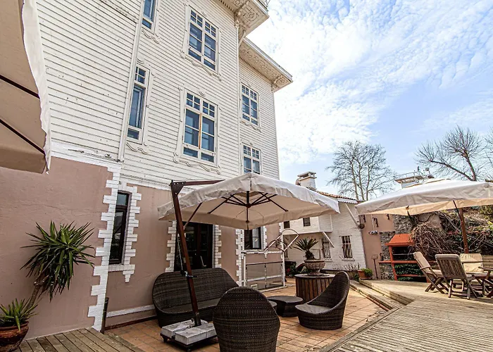 In Historic Mansion In Beylerbeyi Apartmán