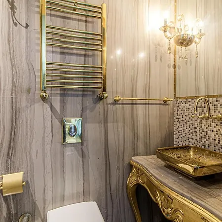 In Historic Mansion In Beylerbeyi Daire İstanbul