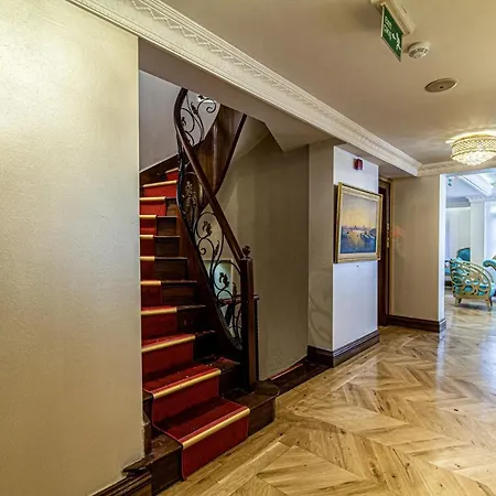In Historic Mansion In Beylerbeyi Daire
