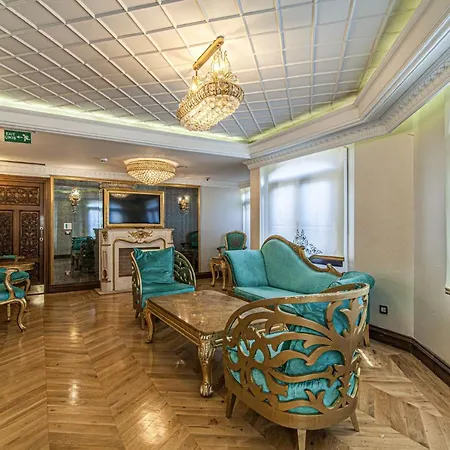In Historic Mansion In Beylerbeyi İstanbul